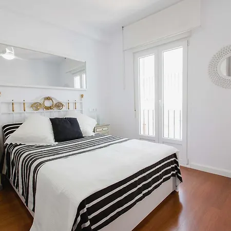 A Un Pasito Del Mercado * Cadice